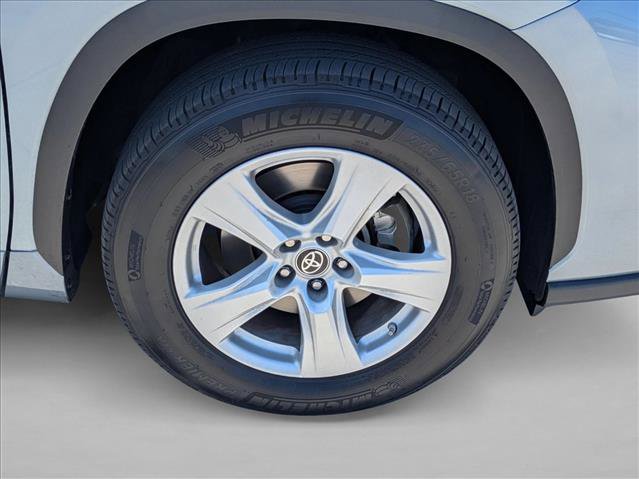 Certified 2024 Toyota Highlander LE FWD image 24