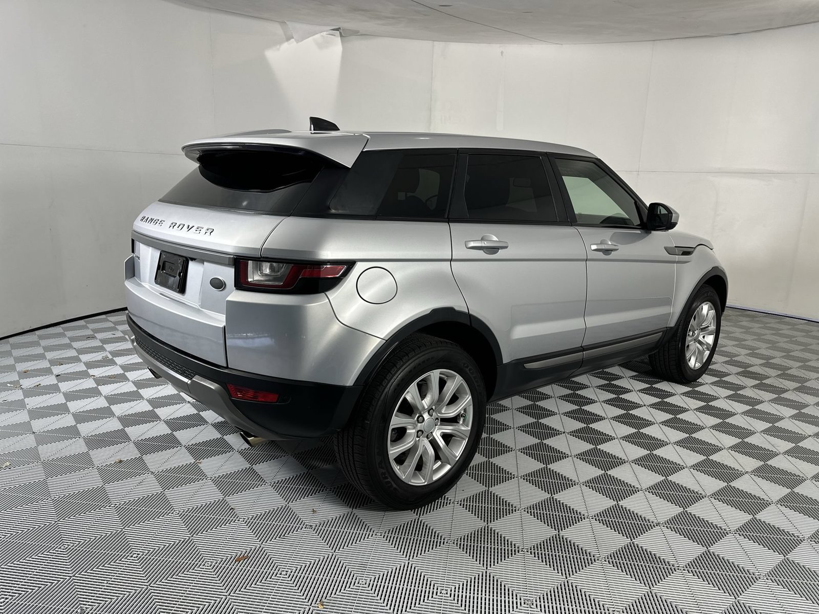 Used 2017 Land Rover Range Rover Evoque SE AWD/4WD image 8