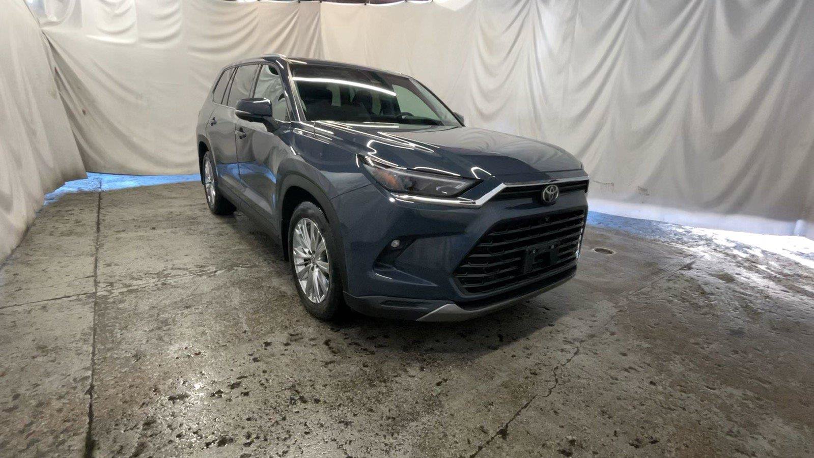 Used 2024 Toyota Grand Highlander AWD image 1