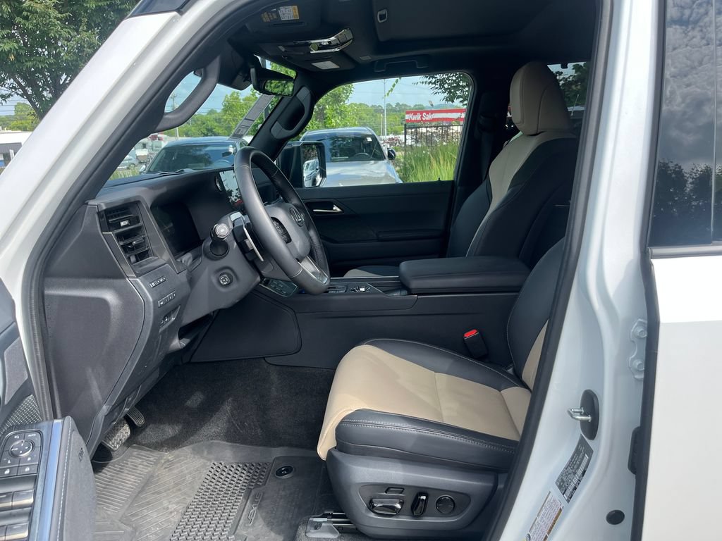 Used 2024 Lexus GX 550 AWD/4WD image 9