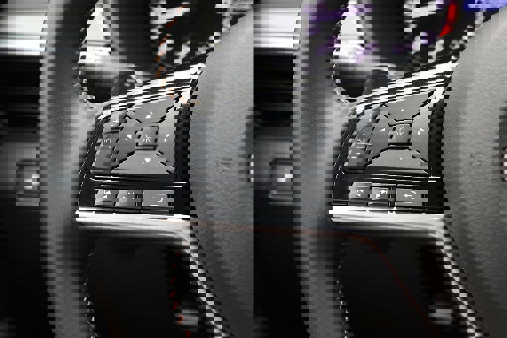 Used 2025 Nissan Altima 2.5 SR image 19