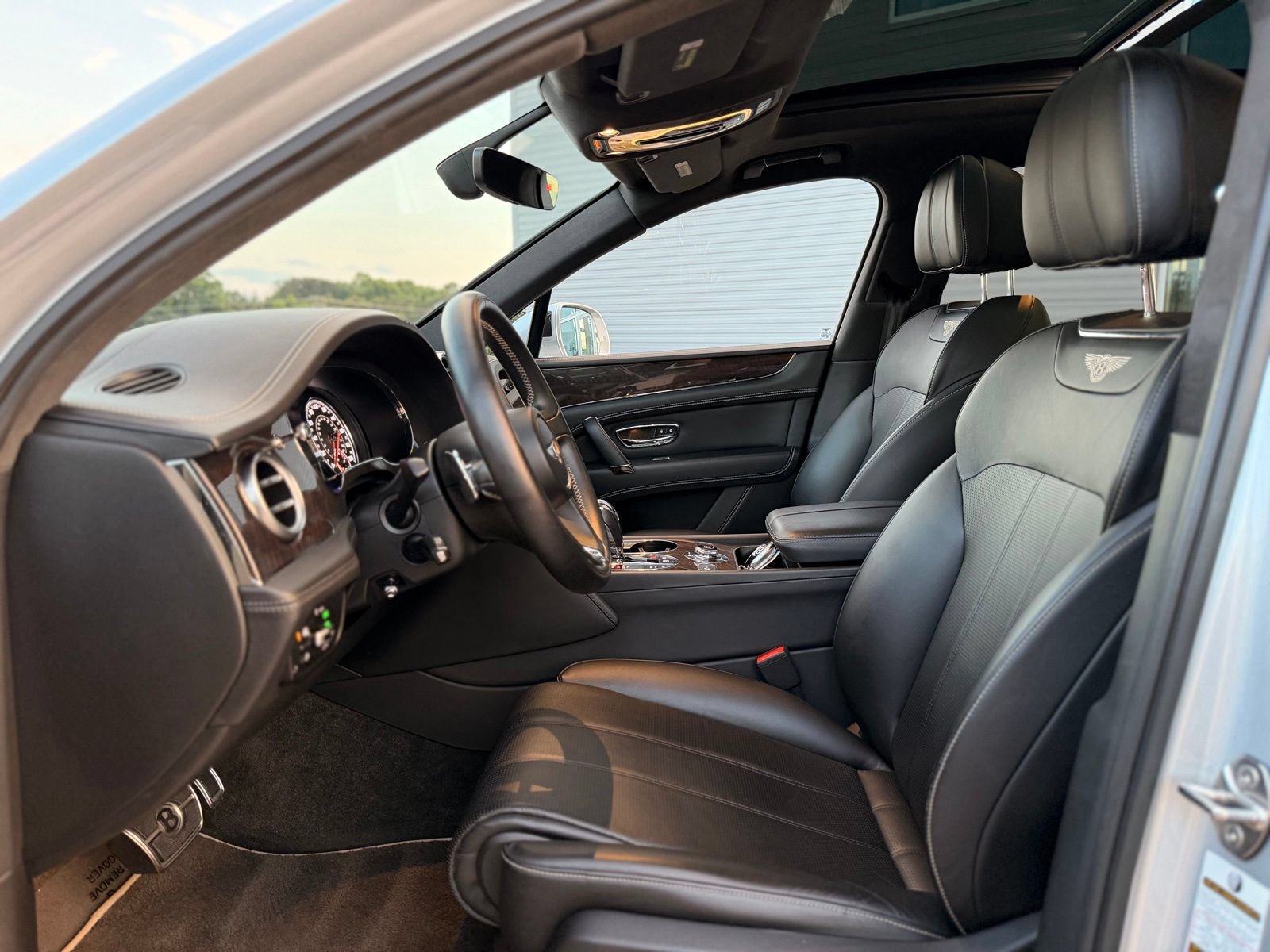 Used 2019 Bentley Bentayga AWD/4WD image 16