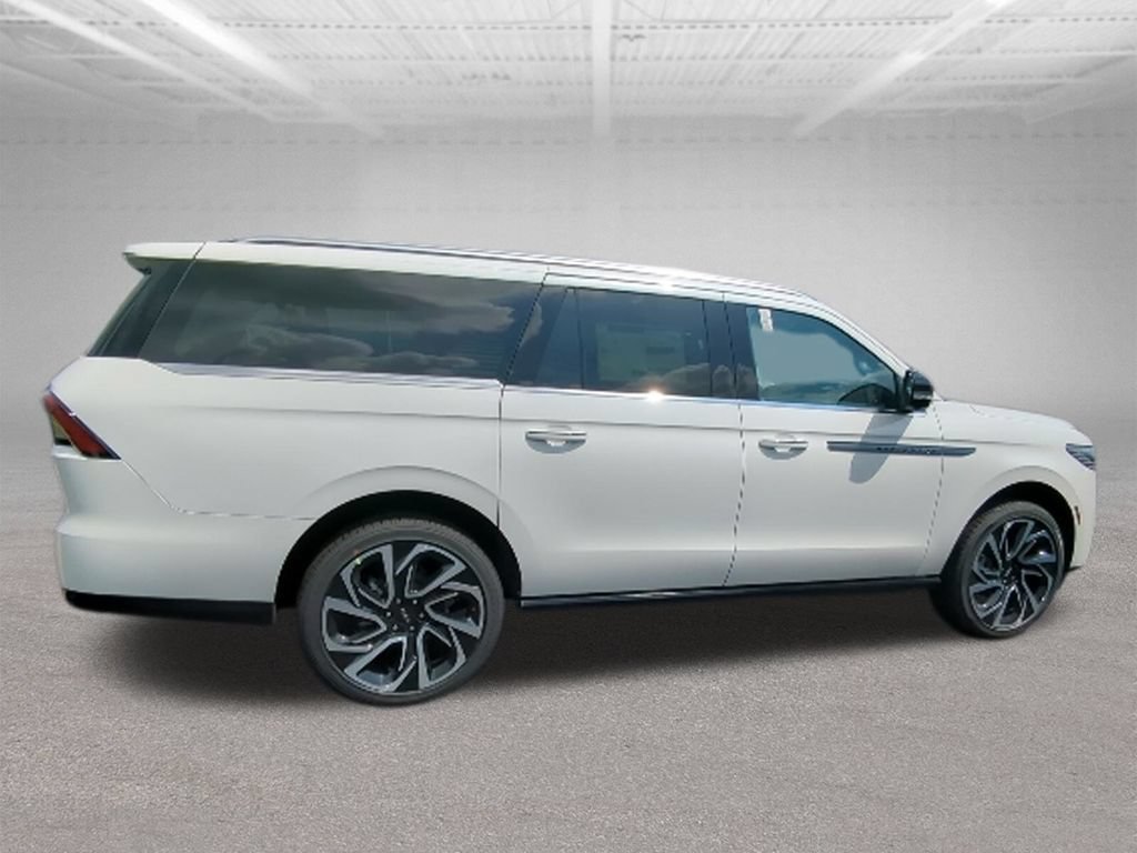 New 2026 Lincoln Navigator L Reserve AWD/4WD image 10