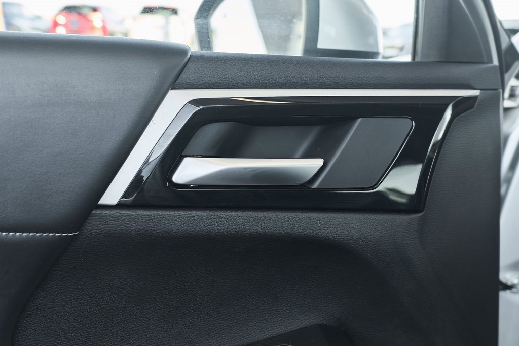 Used 2024 Mitsubishi Outlander SE image 17