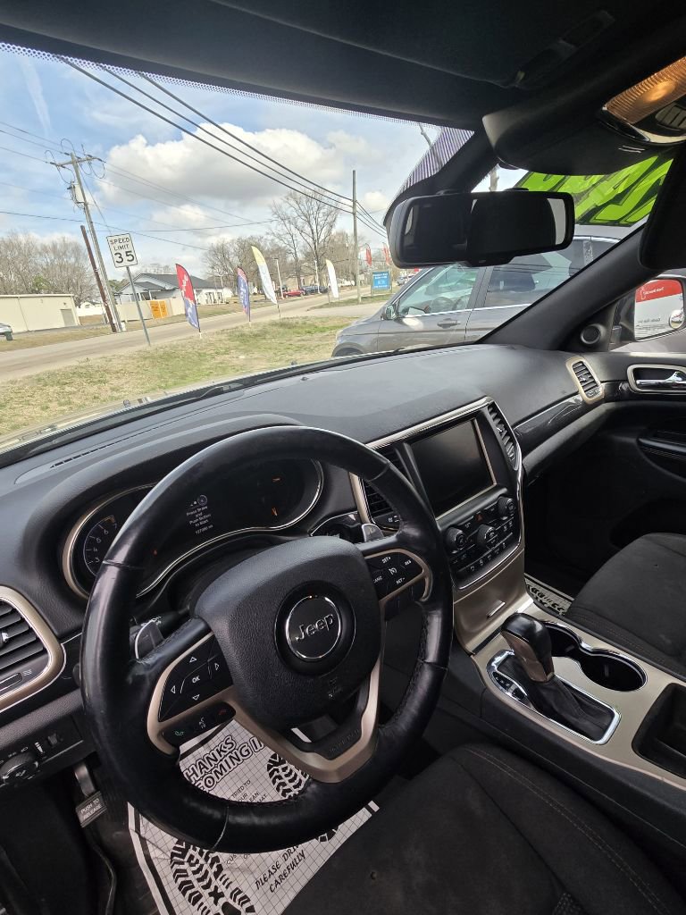 Used 2016 Jeep Grand Cherokee Laredo 75th Anniversary image 16