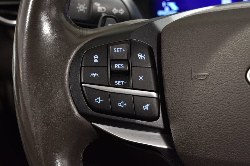 Used 2020 Ford Explorer Platinum w/ Premium Technology Package image 19