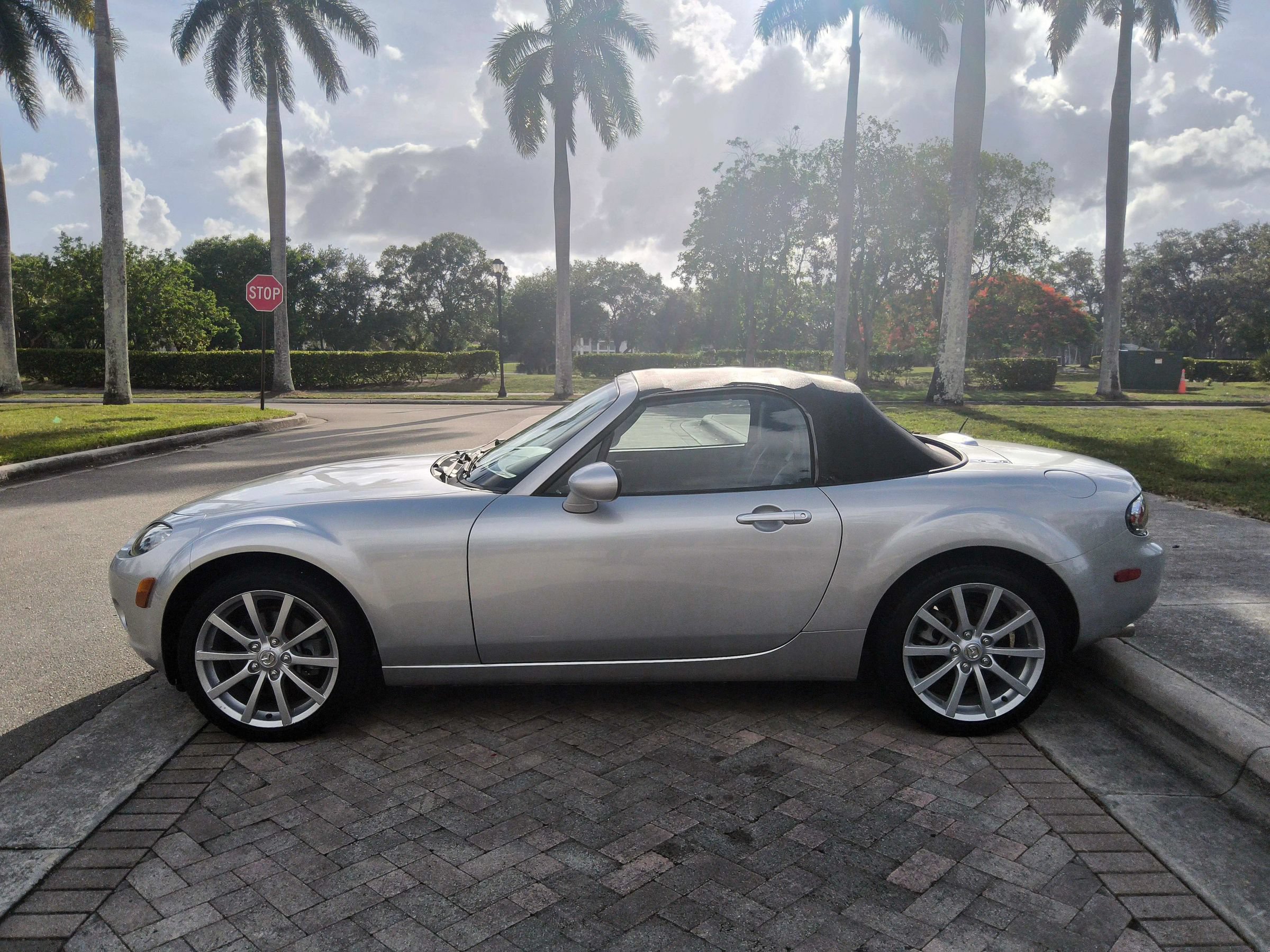 Used 2006 MAZDA MX-5 Miata Grand Touring RWD image 31