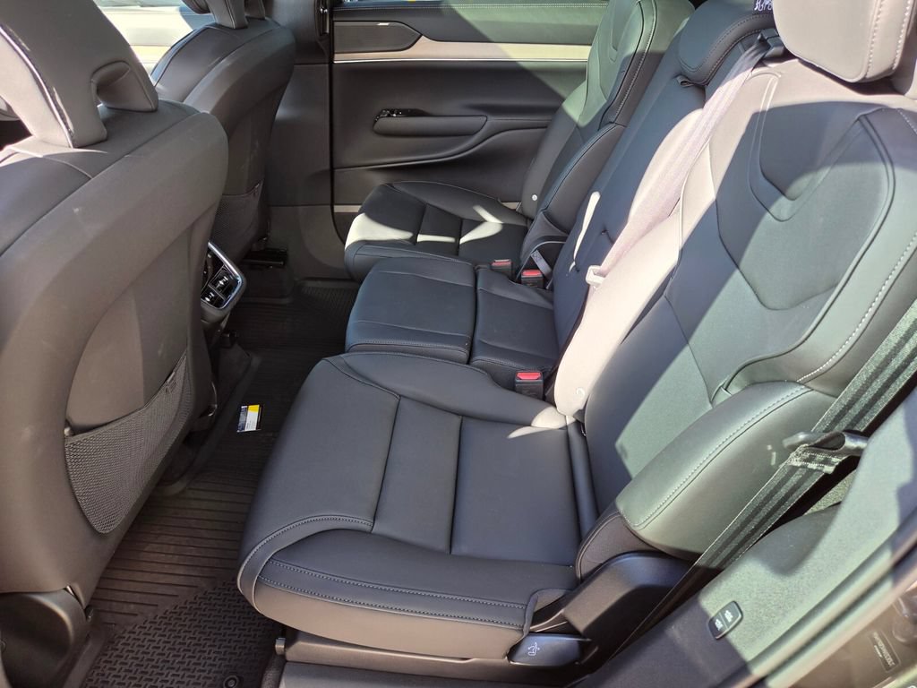 New 2025 Volvo EX90 Plus AWD/4WD image 16