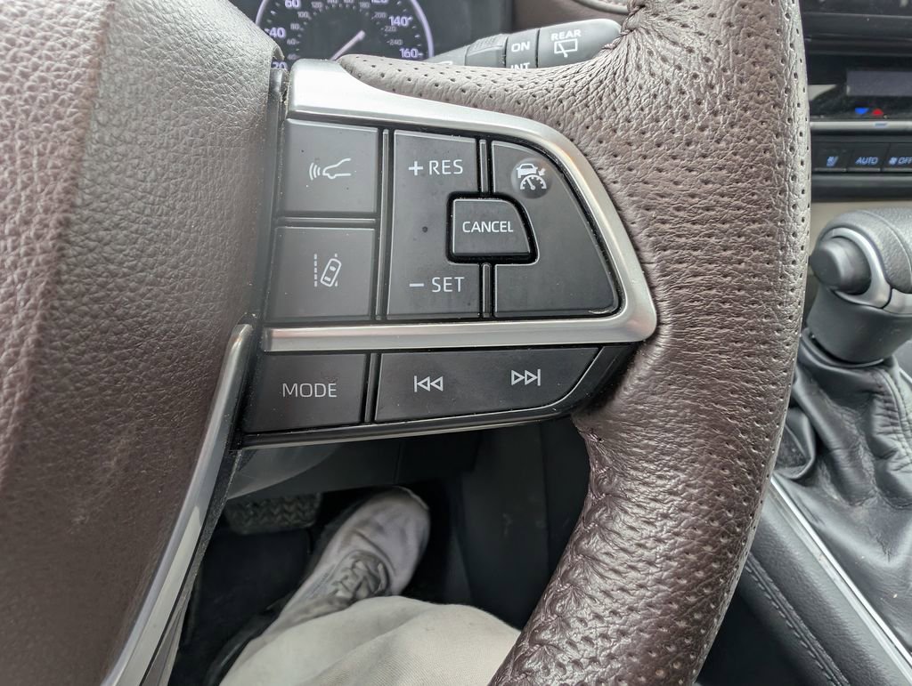 Used 2022 Toyota Sienna Platinum image 19