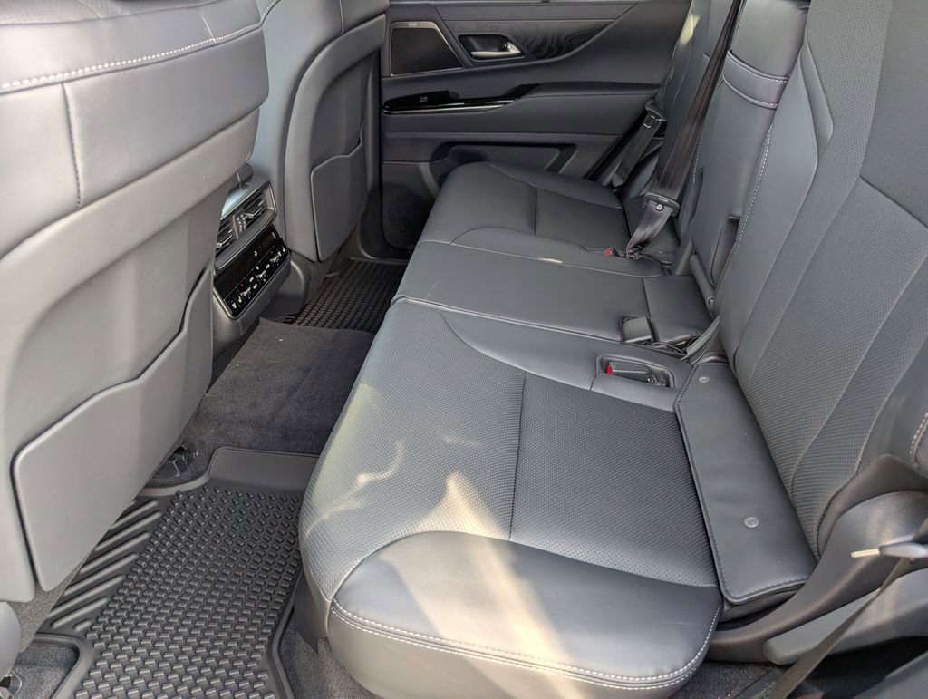 New 2025 Lexus LX 600 4WD w/ Luxury Package image 8