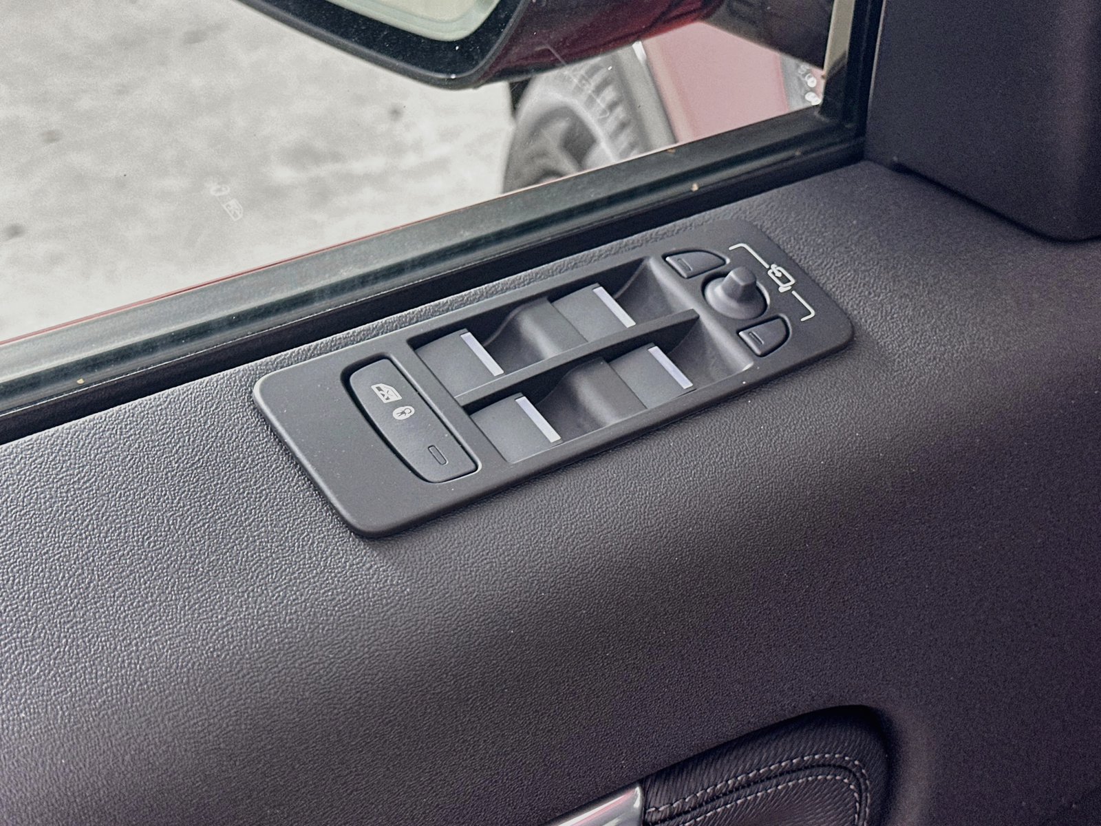 New 2026 Land Rover Discovery Sport Landmark AWD/4WD image 17