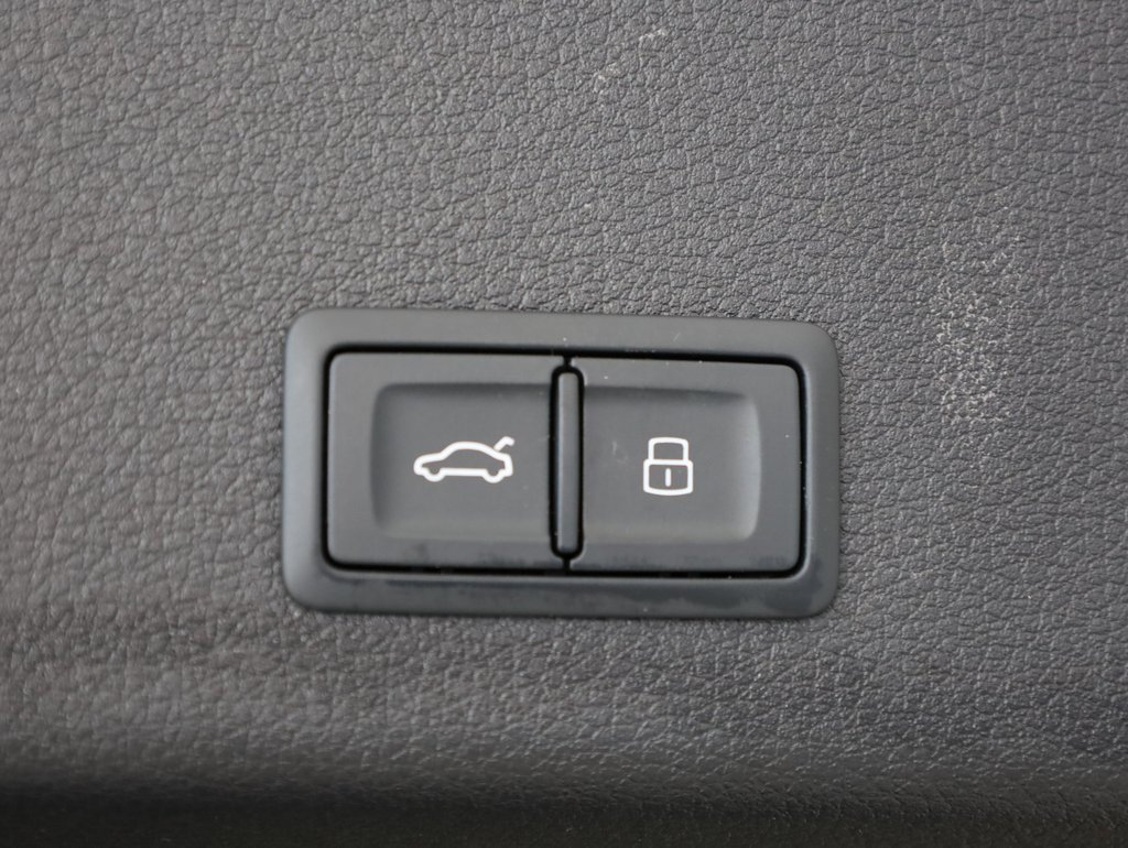 Used 2023 Audi e-tron Premium Plus w/ Premium Plus Package image 41