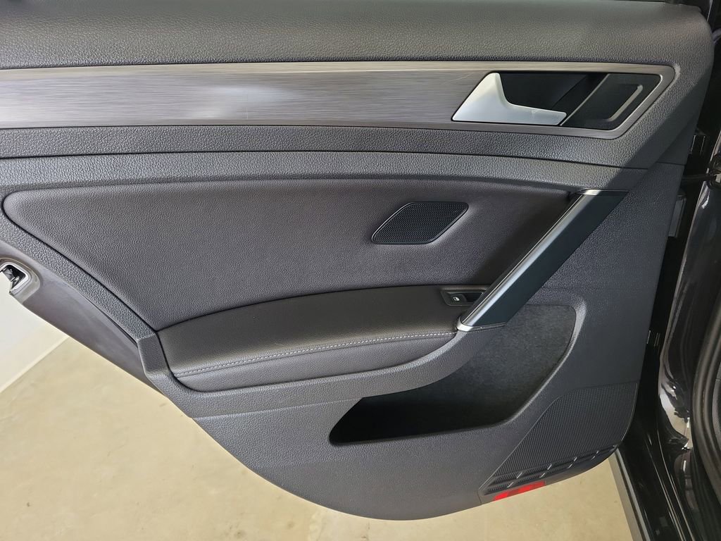 Used 2019 Volkswagen Golf SE image 14