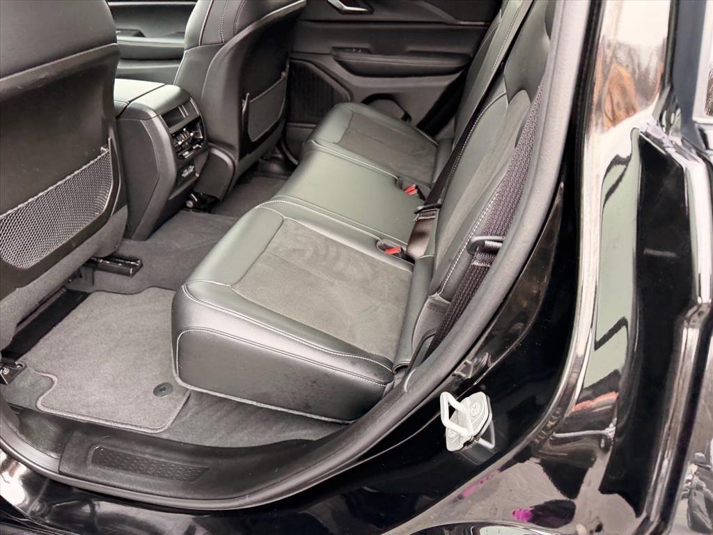 Used 2024 Jeep Grand Cherokee Altitude image 13