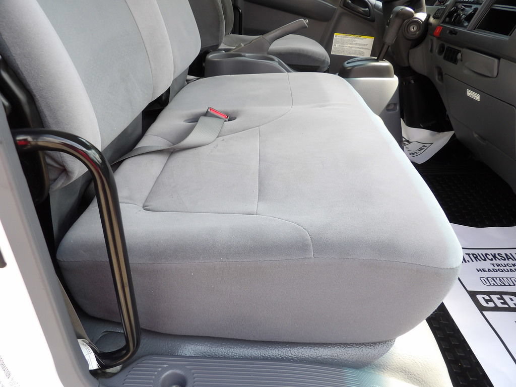 Used 2021 Isuzu NPR RWD image 28