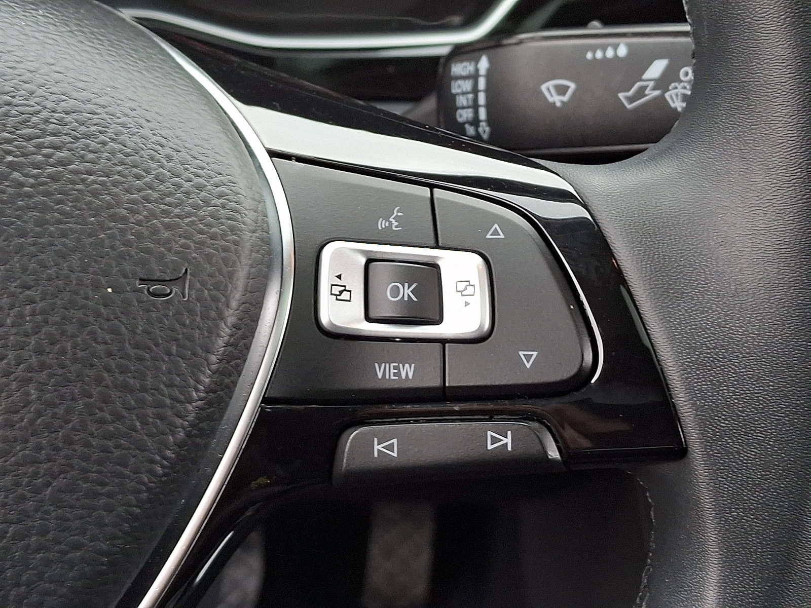 Used 2020 Volkswagen Jetta SE w/ SE Cold Weather Package image 23