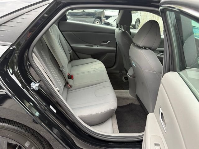 Used 2023 Hyundai Elantra SEL w/ Cargo Package FWD image 29