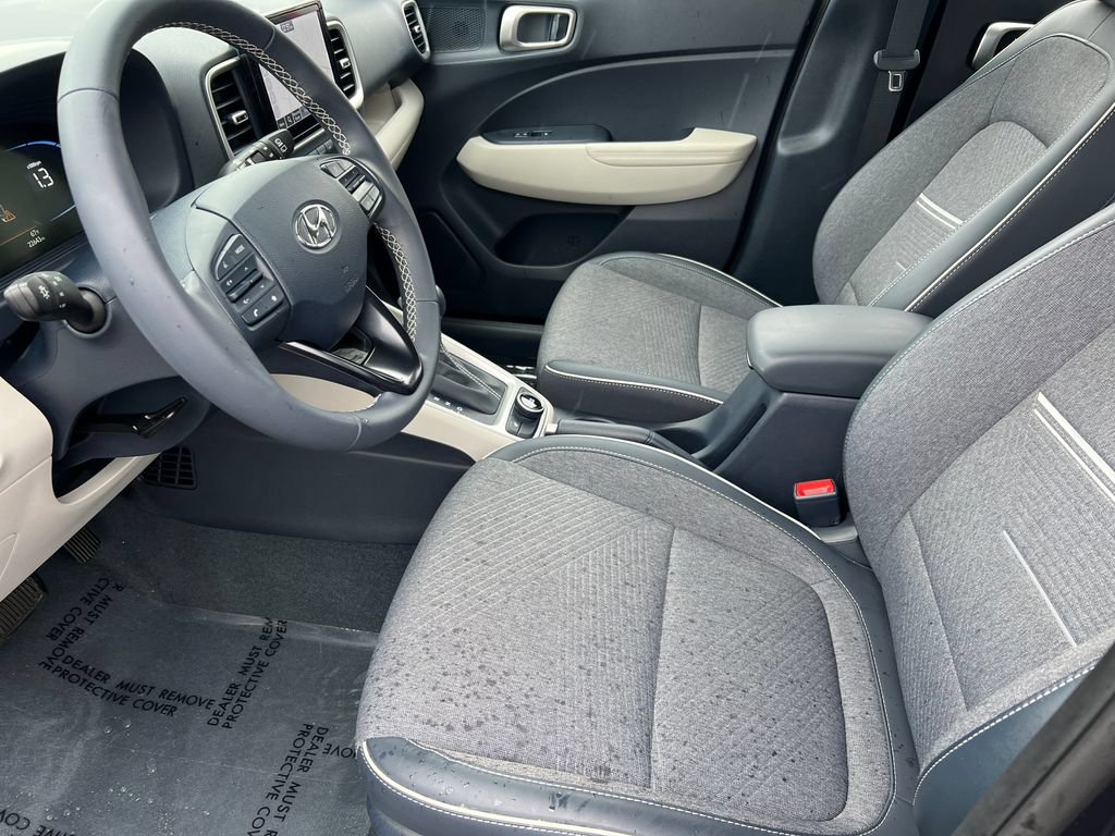 Used 2025 Hyundai Venue Limited FWD image 10