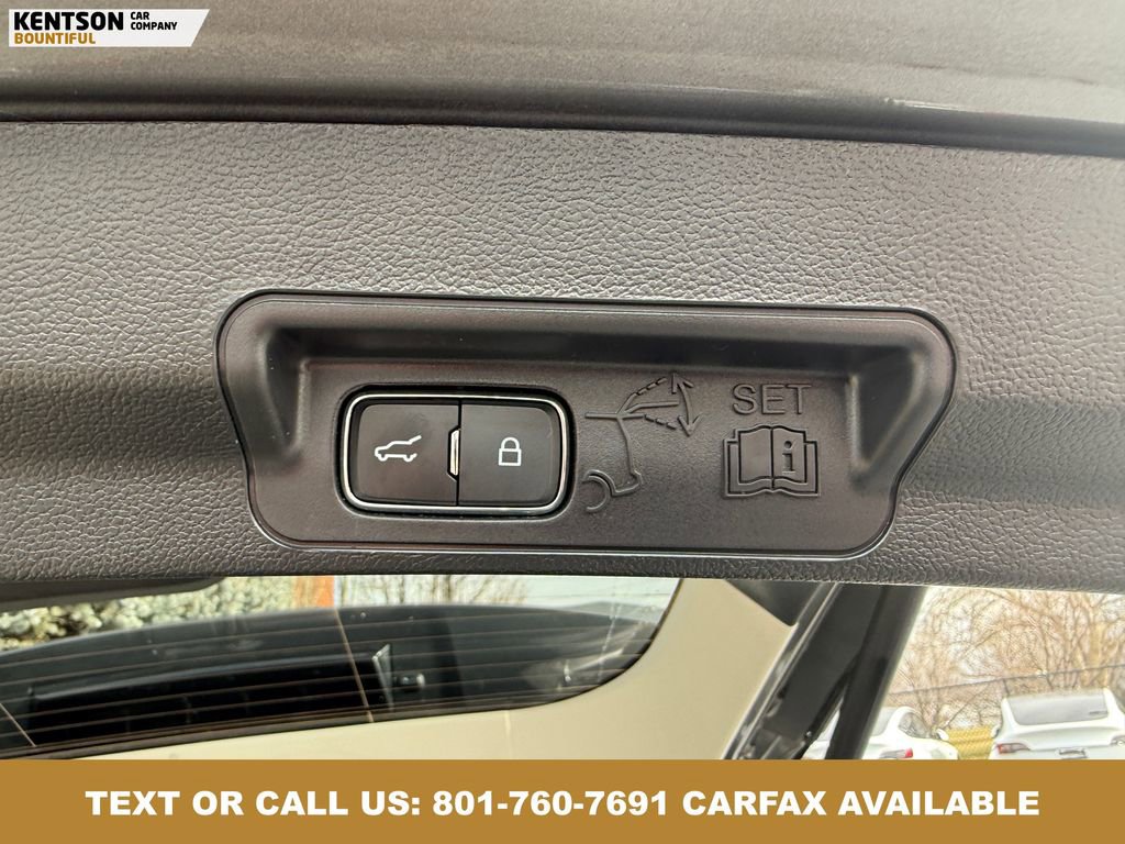Used 2025 Ford Explorer Active AWD/4WD image 34