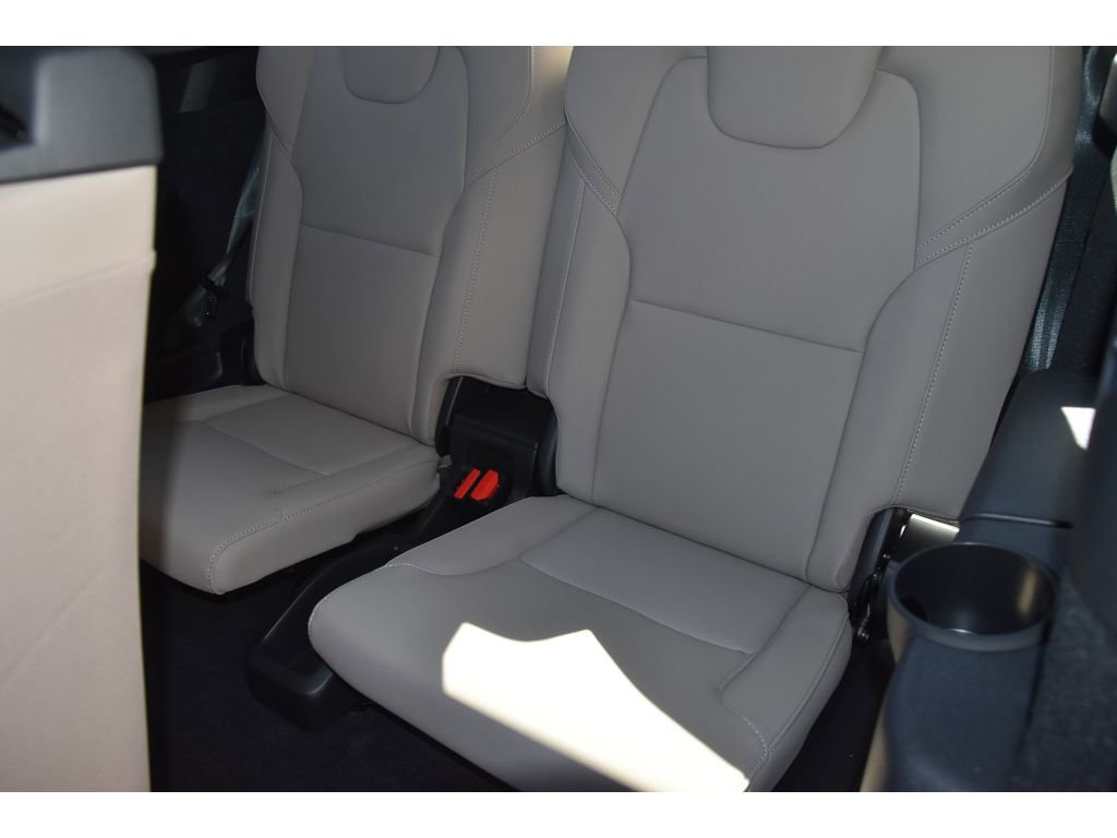New 2026 Volvo XC90 B6 Plus w/ Protection Package Premier image 16