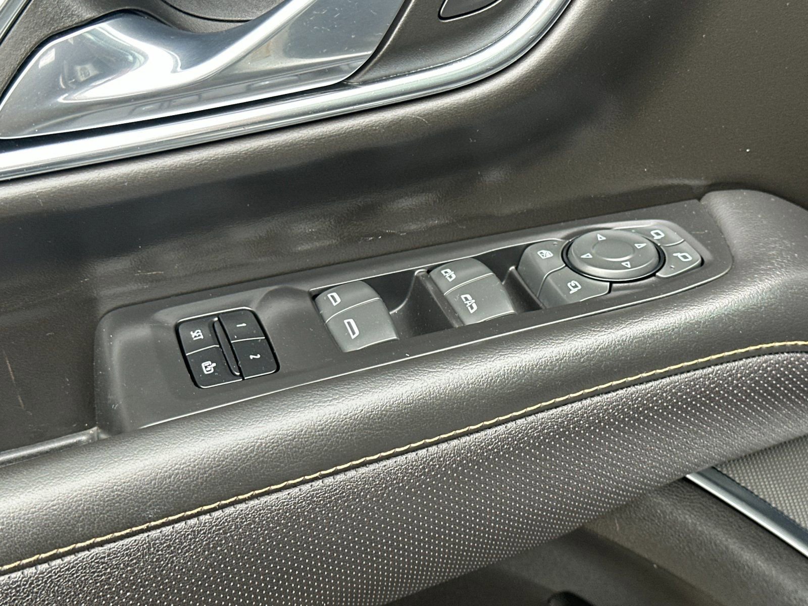 Used 2023 GMC Yukon XL AT4 image 12