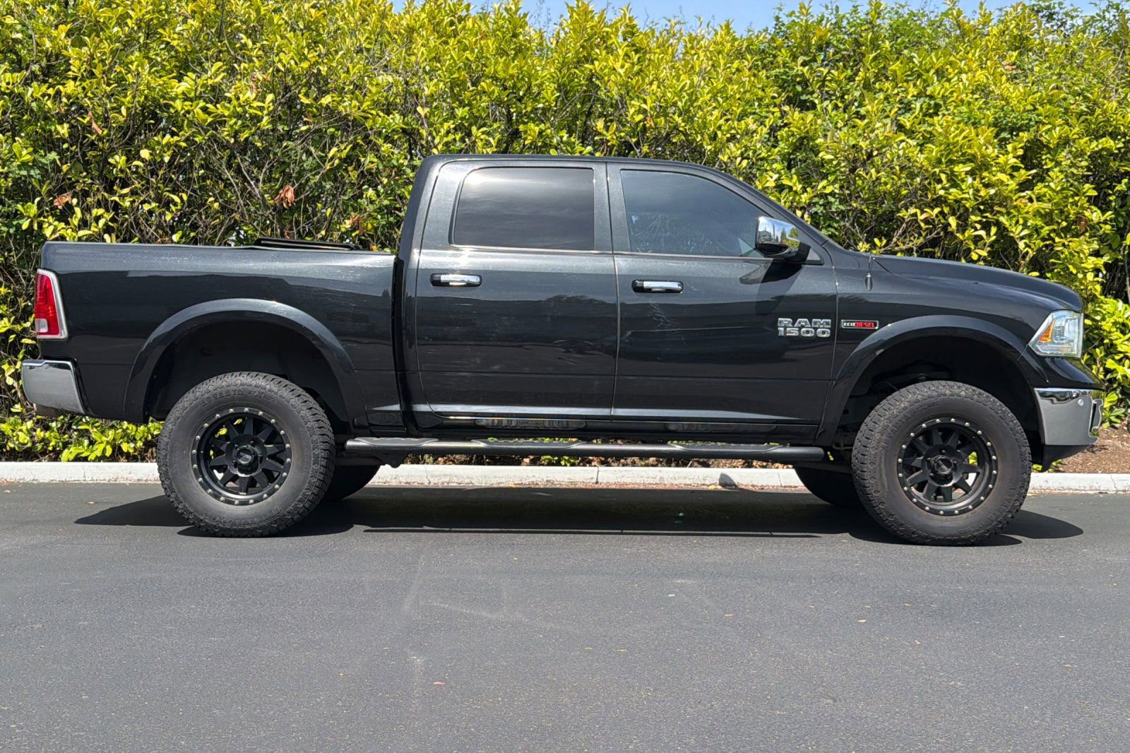 Used 2018 RAM 1500 Laramie w/ Convenience Group AWD/4WD image 3