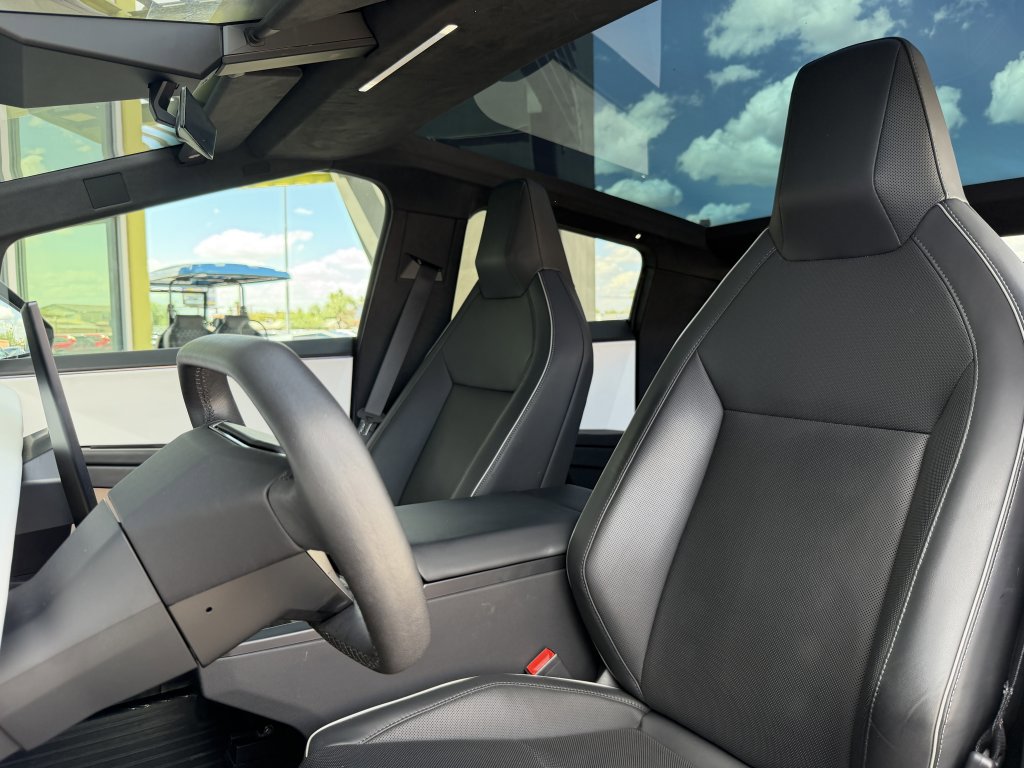 Used 2024 Tesla Cybertruck AWD Crew Cab image 37