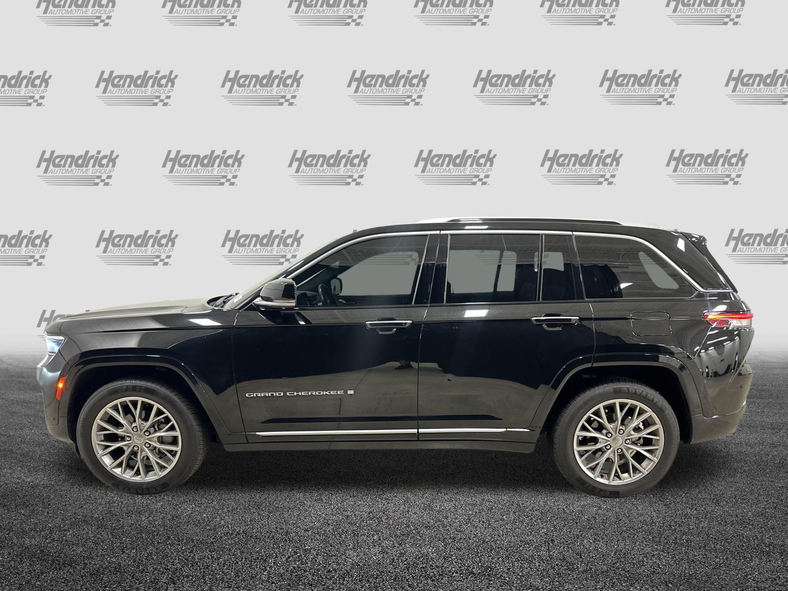 Used 2022 Jeep Grand Cherokee Summit w/ Adv Protech Group IV AWD/4WD image 7