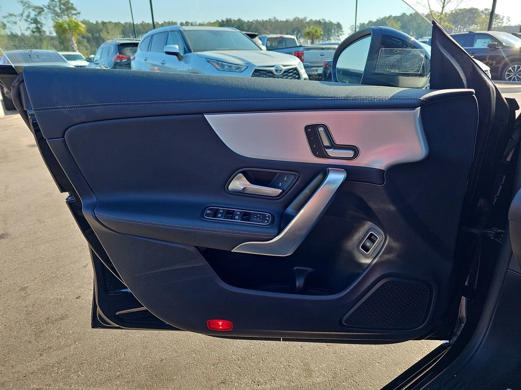 Used 2025 Mercedes-Benz CLA 250 image 30