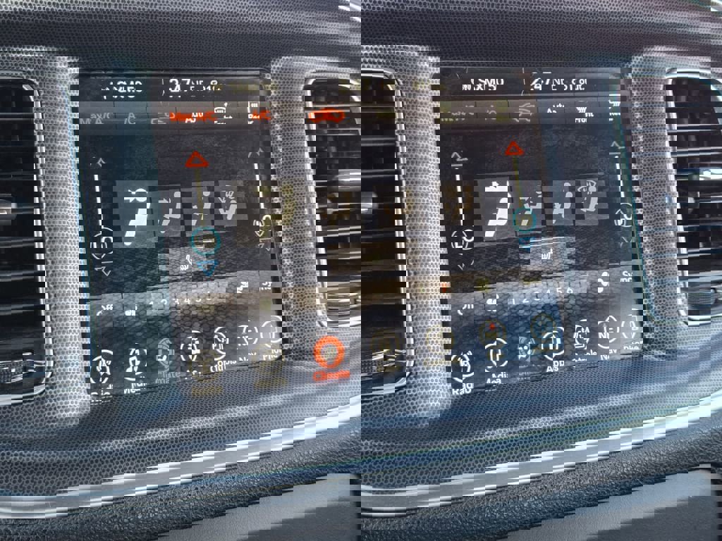 Used 2017 Dodge Charger SXT w/ Rallye Group image 11