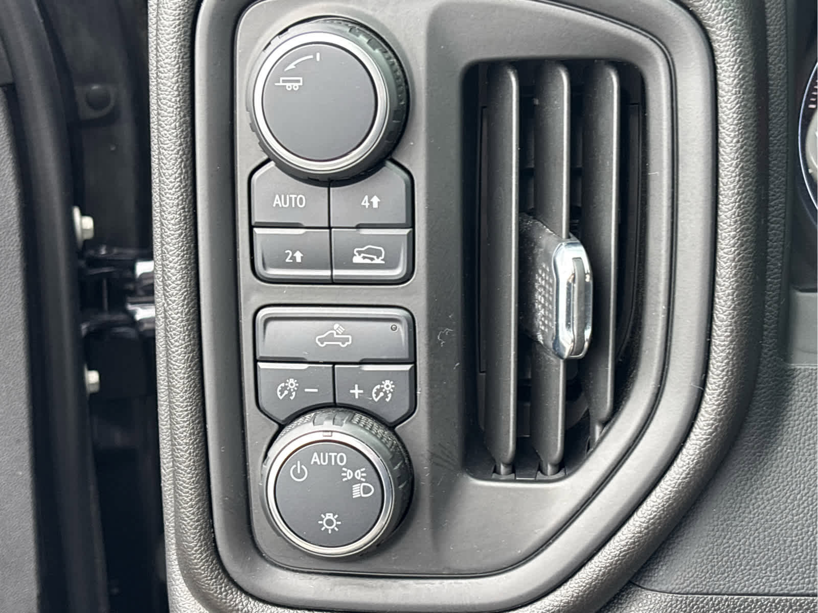 Certified 2022 Chevrolet Silverado 1500 Custom w/ LPO, Dark Essentials Package AWD/4WD image 17