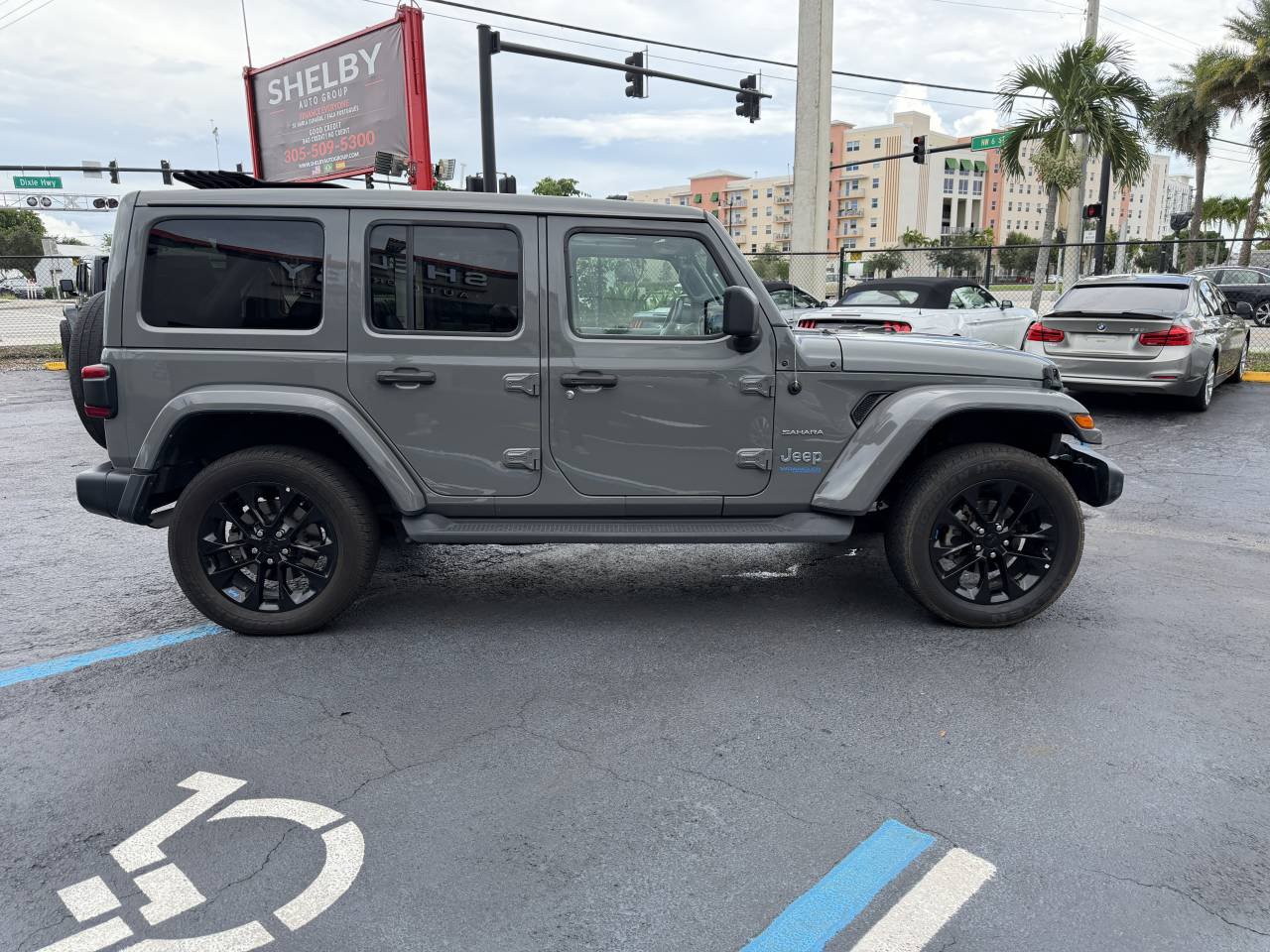 Used 2022 Jeep Wrangler Unlimited Sahara AWD/4WD image 2