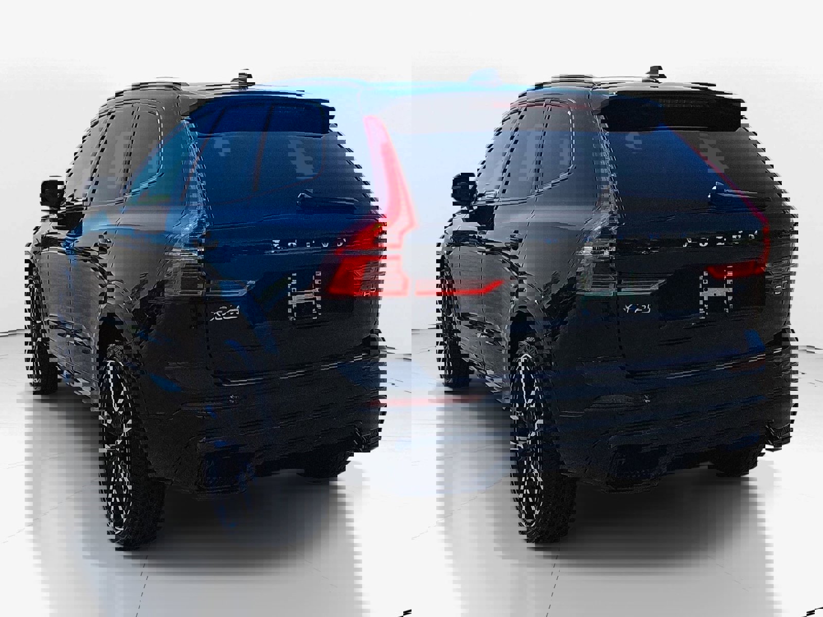 Used 2023 Volvo XC60 B5 Ultimate w/ Protection Package Premier FWD image 5