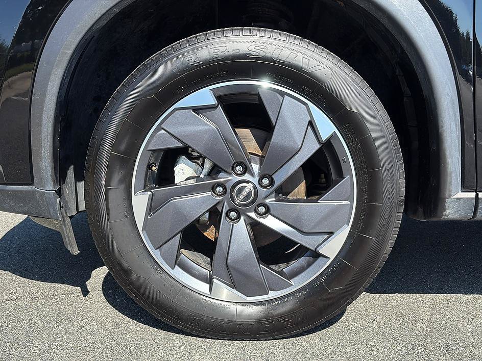 Certified 2025 Nissan Rogue SV FWD image 9