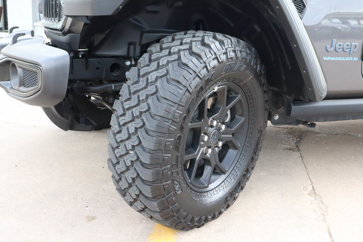 Used 2025 Jeep Wrangler Willys AWD/4WD image 19