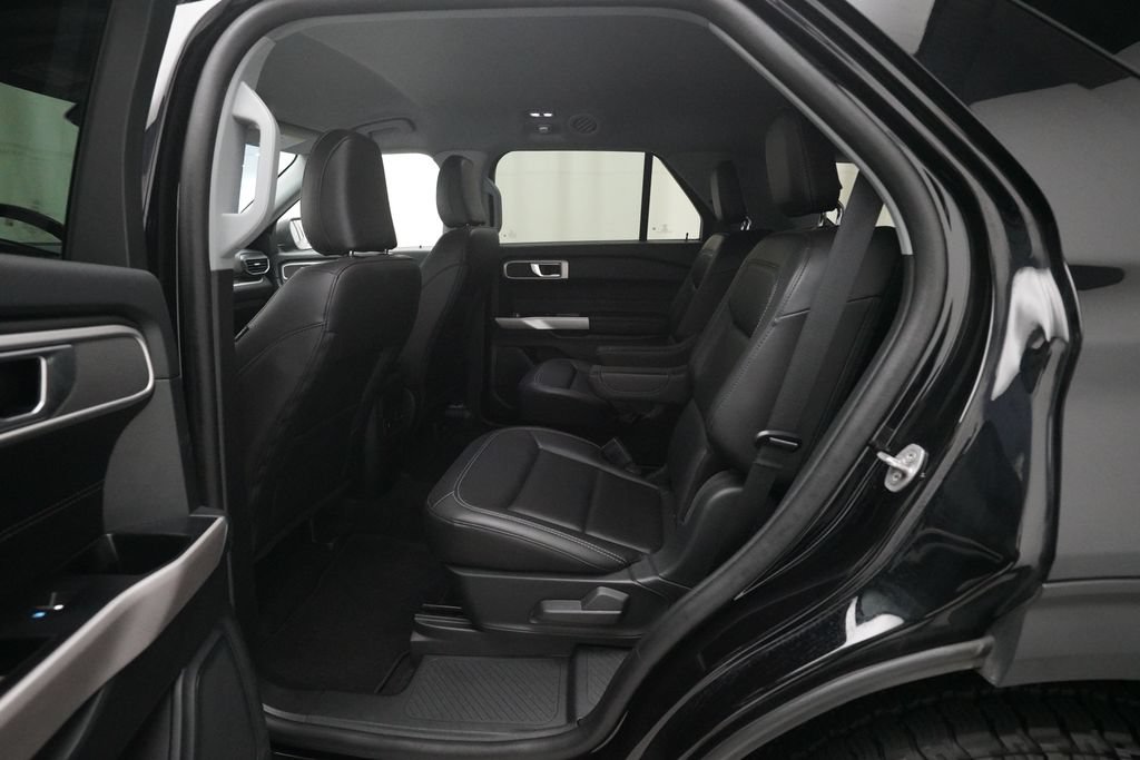 Used 2023 Ford Explorer XLT w/ Equipment Group 202A AWD/4WD image 16