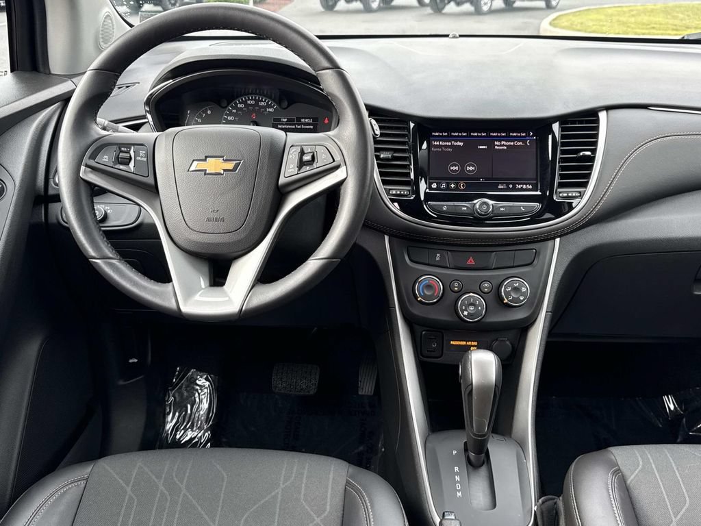 Used 2022 Chevrolet Trax LT w/ LT Convenience Package AWD/4WD image 3