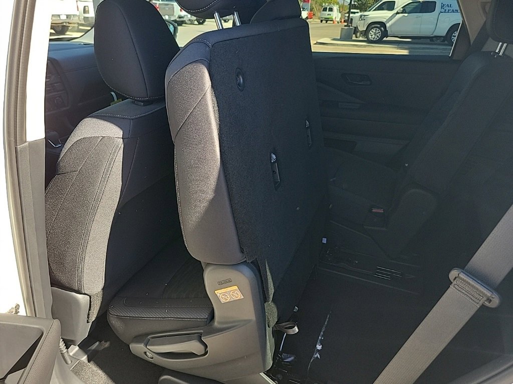 New 2025 Nissan Pathfinder S image 34