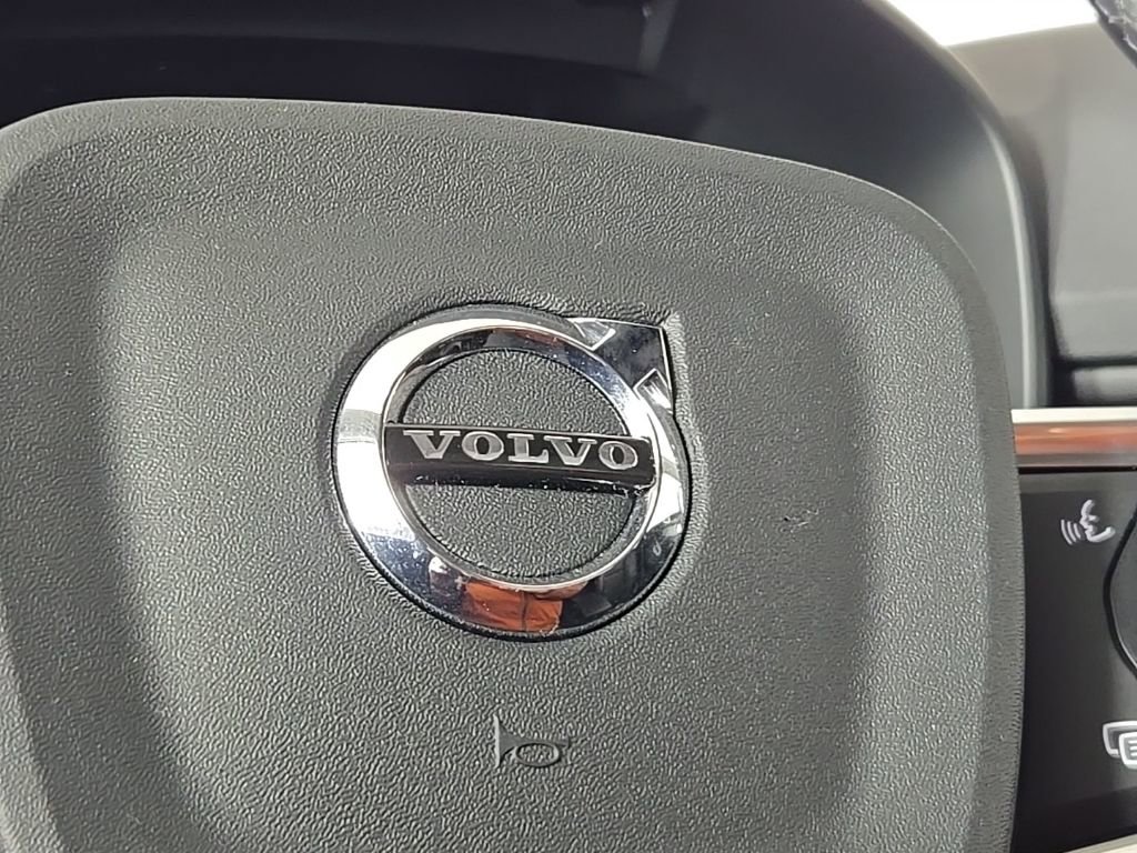 Certified 2024 Volvo XC40 B5 Ultimate w/ Climate Package image 33