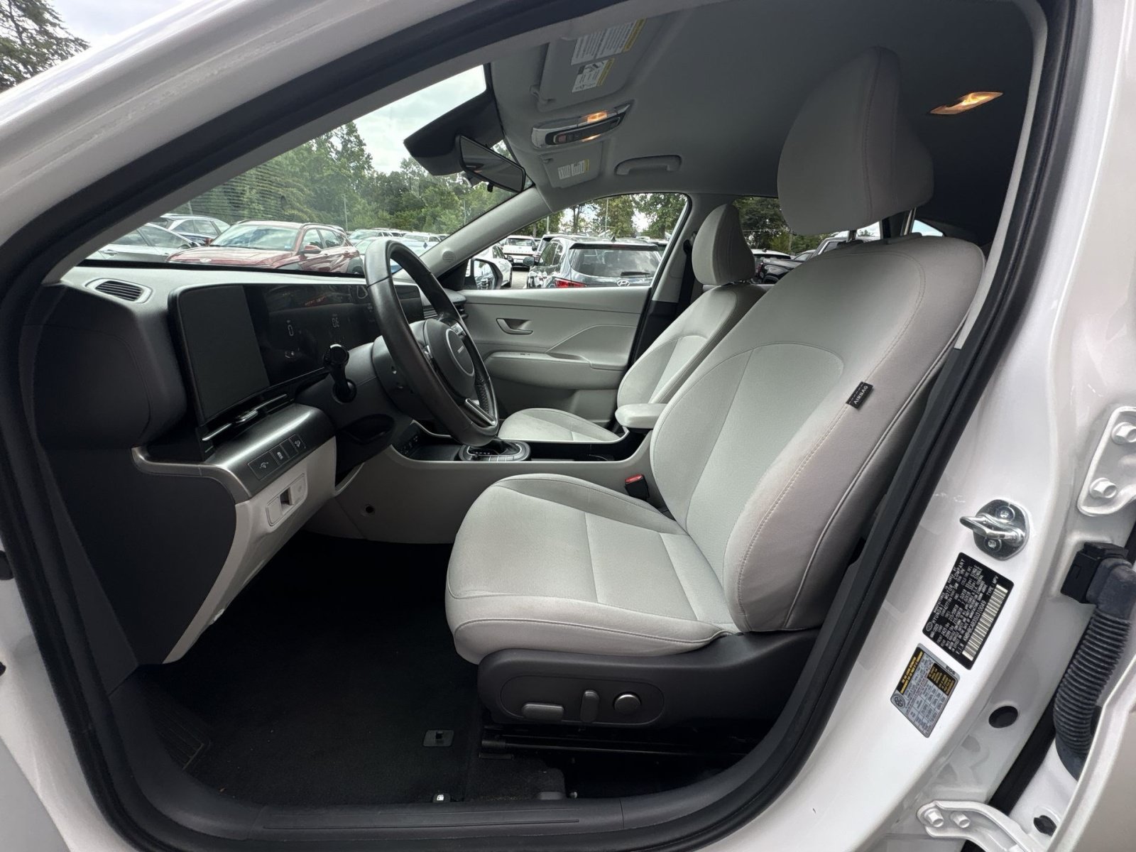 Certified 2025 Hyundai Kona SEL AWD/4WD image 13
