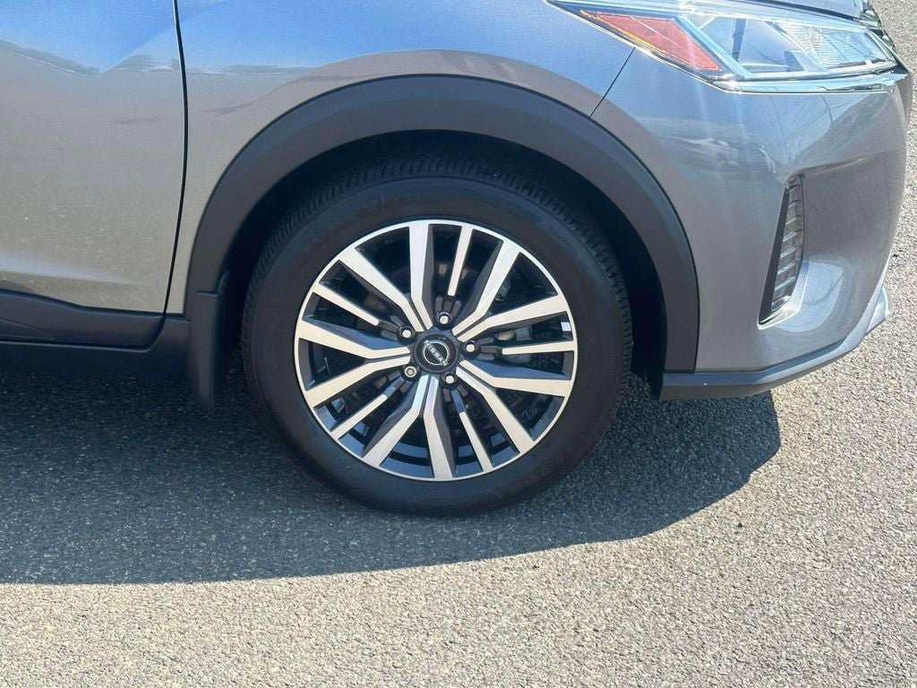 Used 2023 Nissan Kicks SV FWD image 7