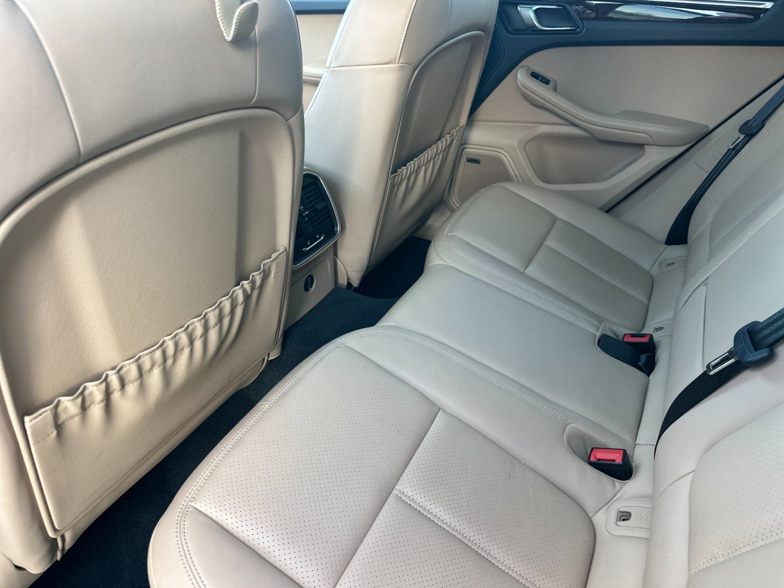 Certified 2023 Porsche Macan w/ Premium Package Plus image 13