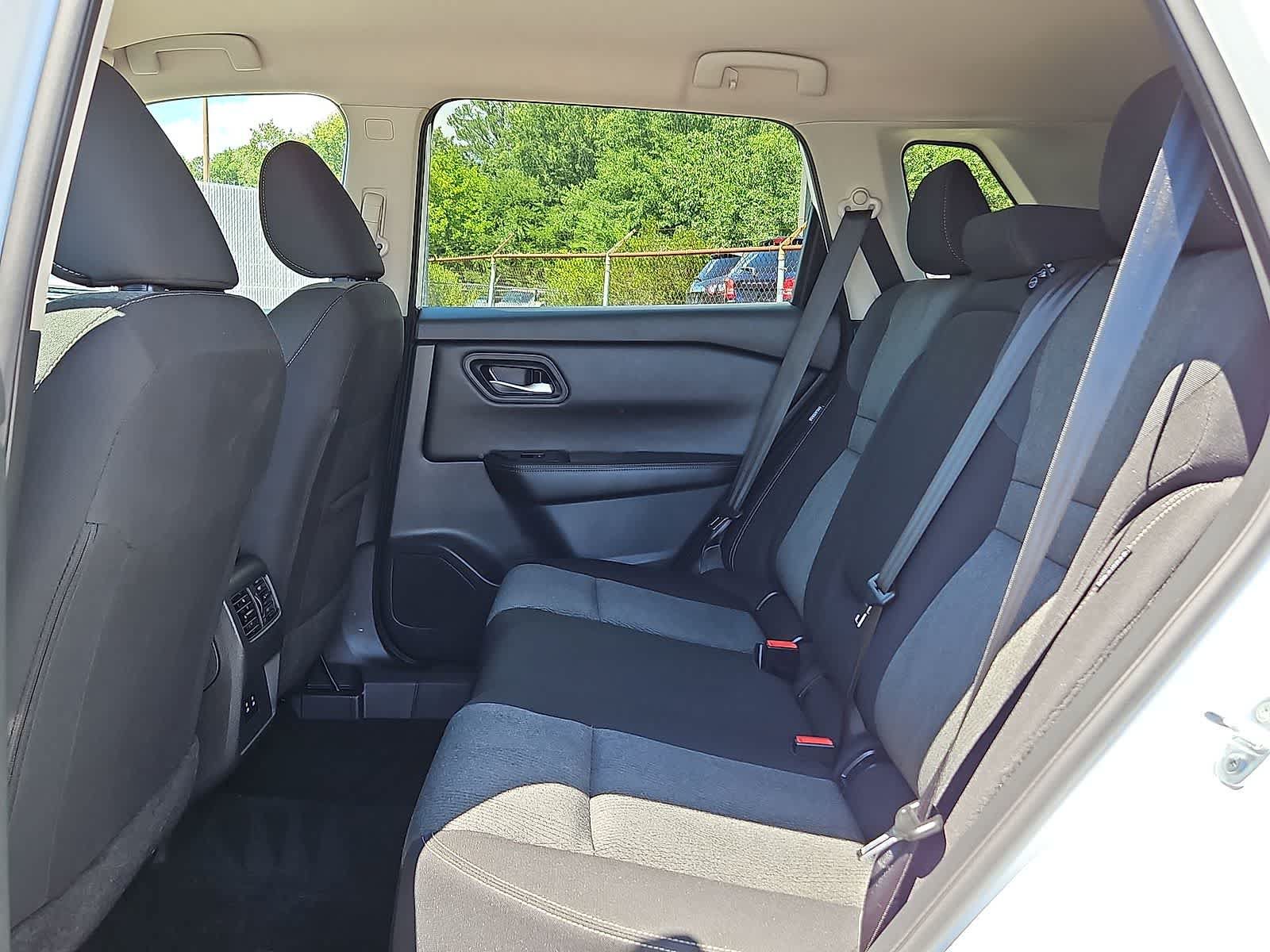 Used 2025 Nissan Rogue SV AWD/4WD image 27