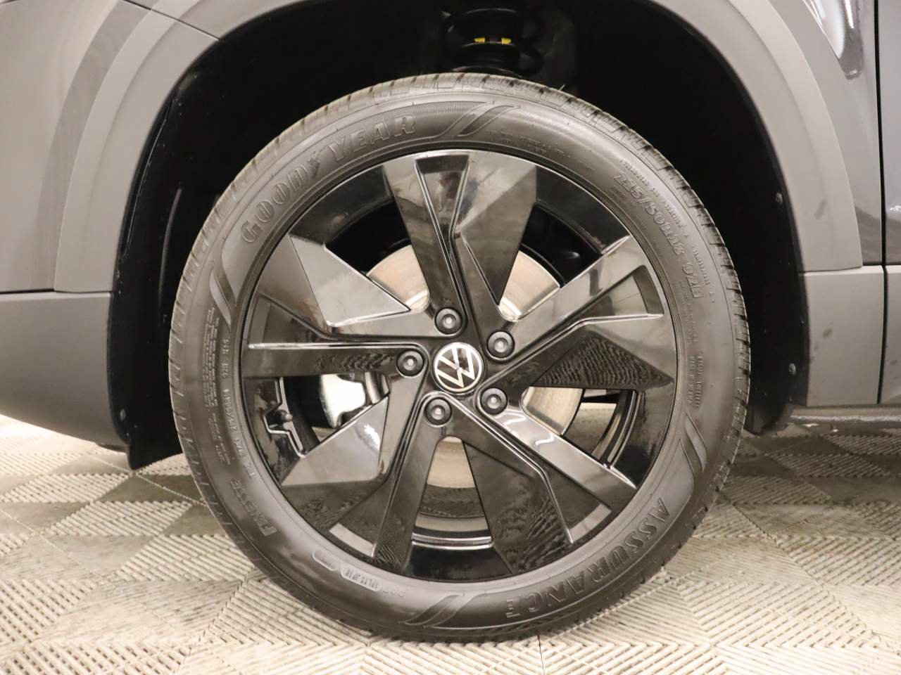 New 2026 Volkswagen Taos SE FWD image 6