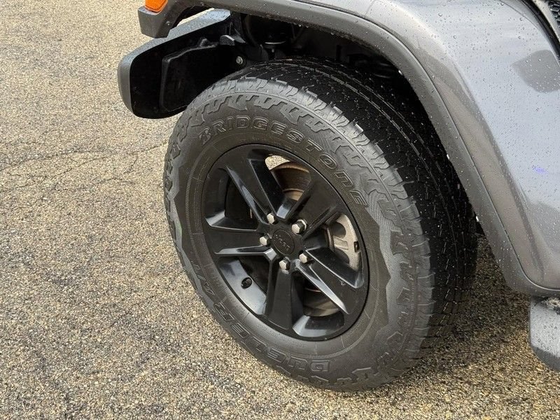 Used 2021 Jeep Wrangler Unlimited Sahara AWD/4WD image 10