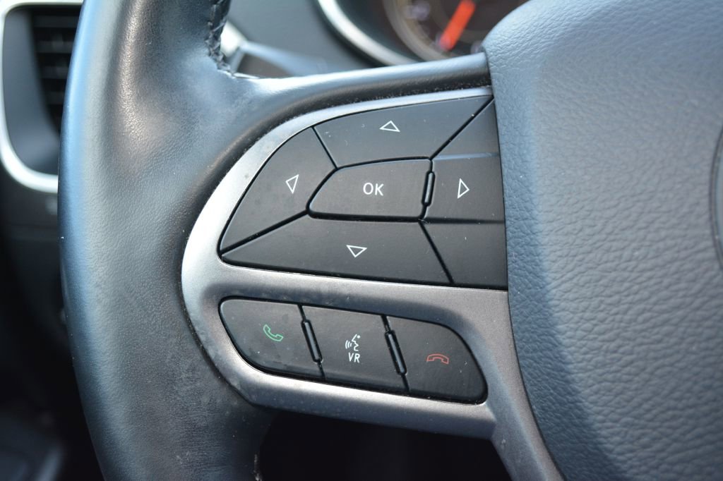 Used 2020 Jeep Cherokee Latitude Plus w/ Cold Weather Group image 17