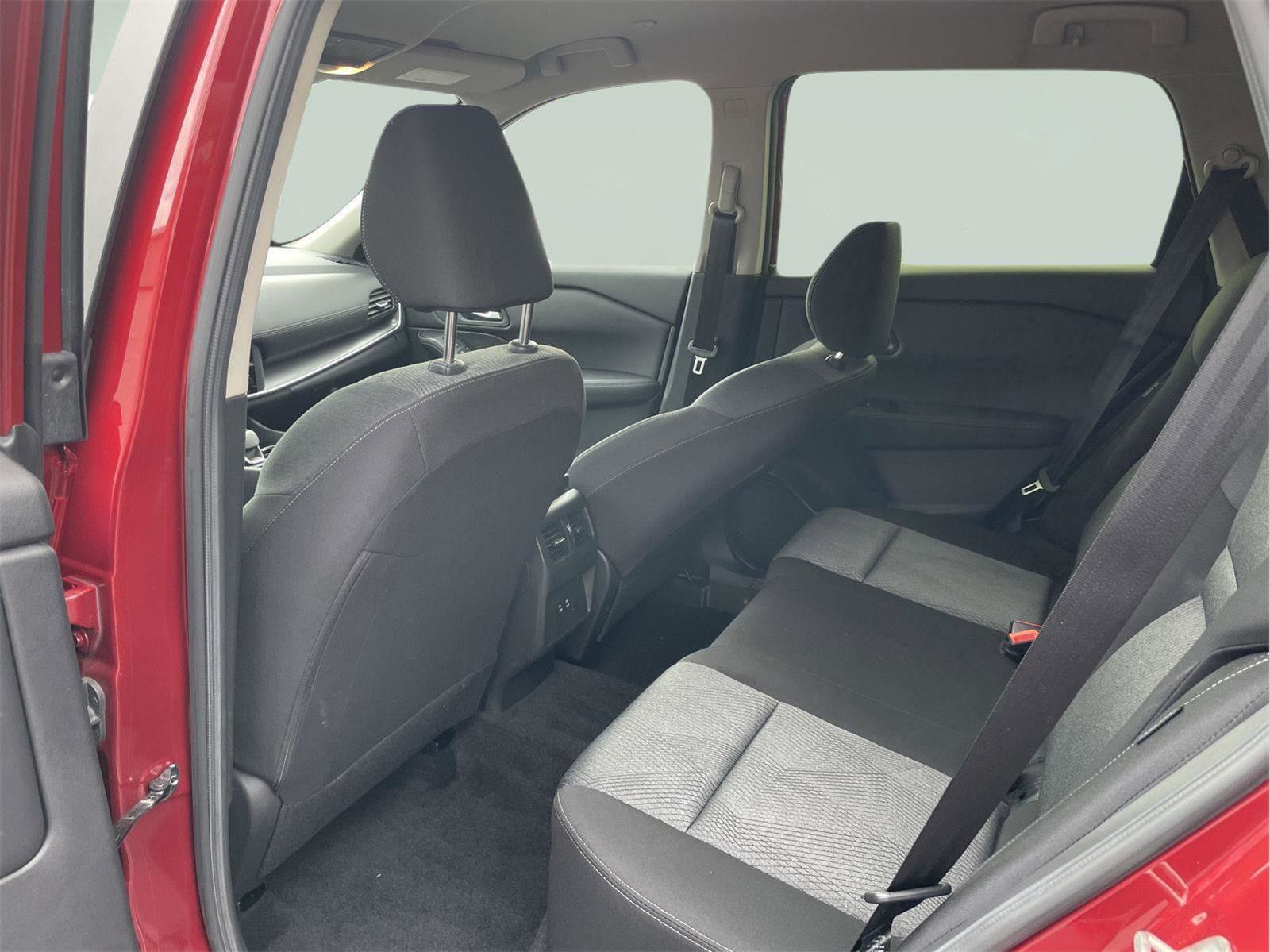 Used 2024 Nissan Rogue SV AWD/4WD image 13