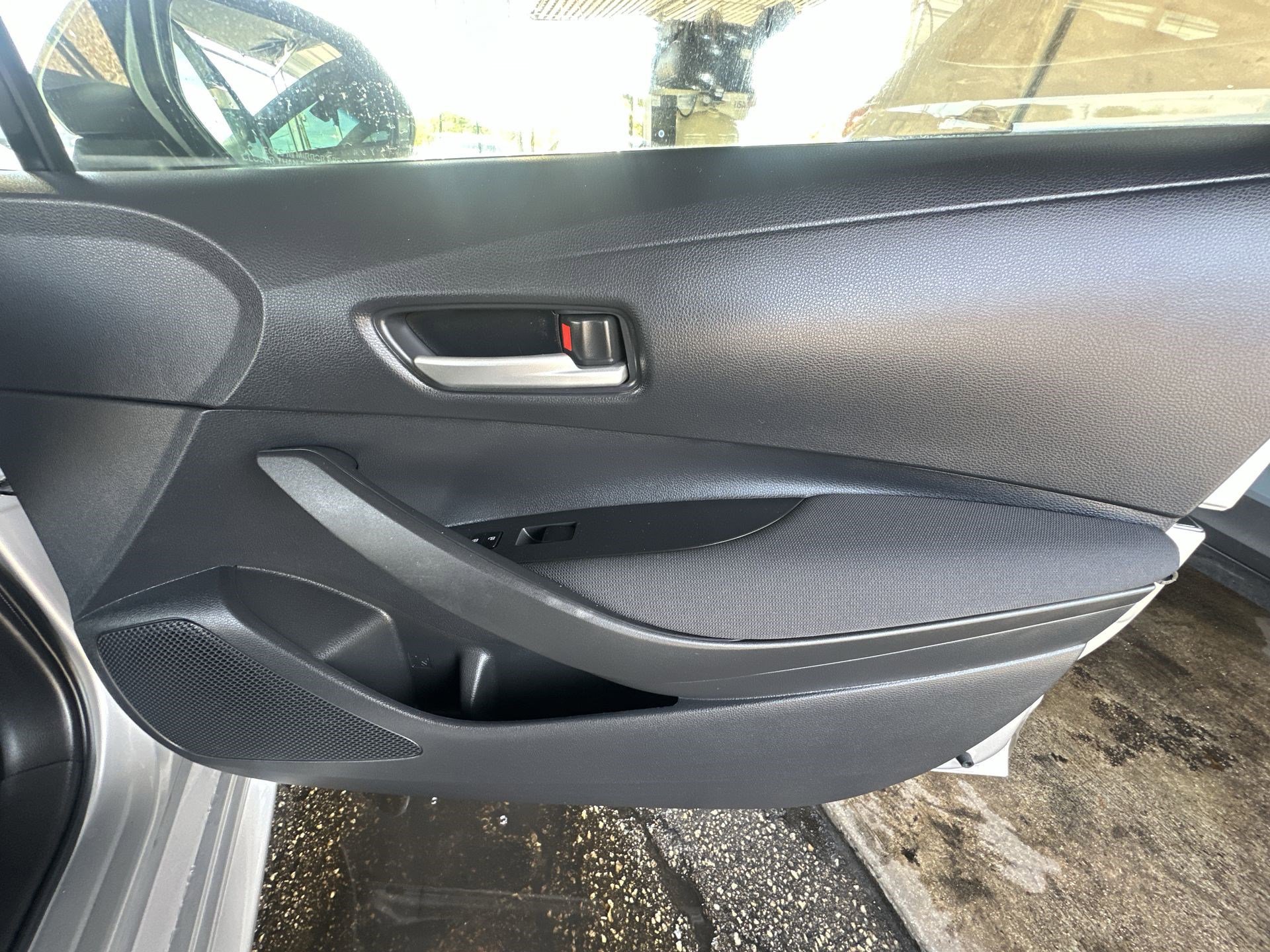 Used 2020 Toyota Corolla LE image 29