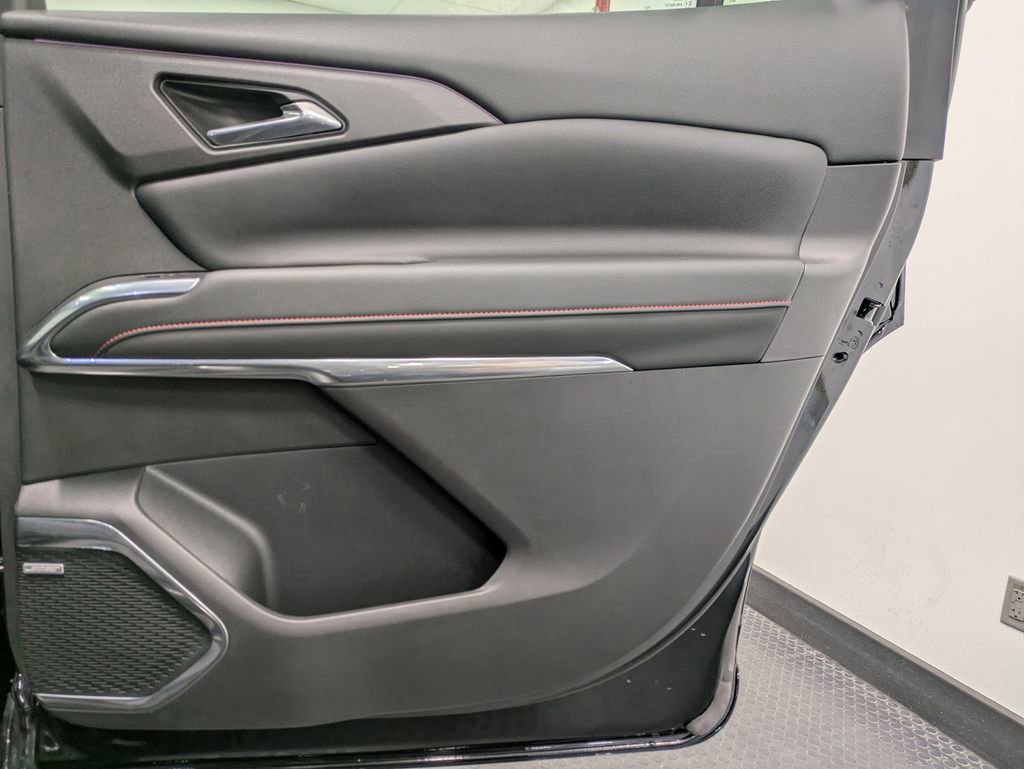 Used 2025 Chevrolet Traverse RS AWD/4WD image 25