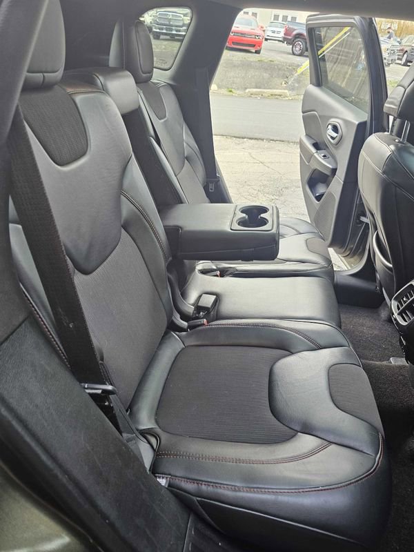 Used 2015 Jeep Cherokee Trailhawk w/ Comfort/Convenience Group AWD/4WD image 3